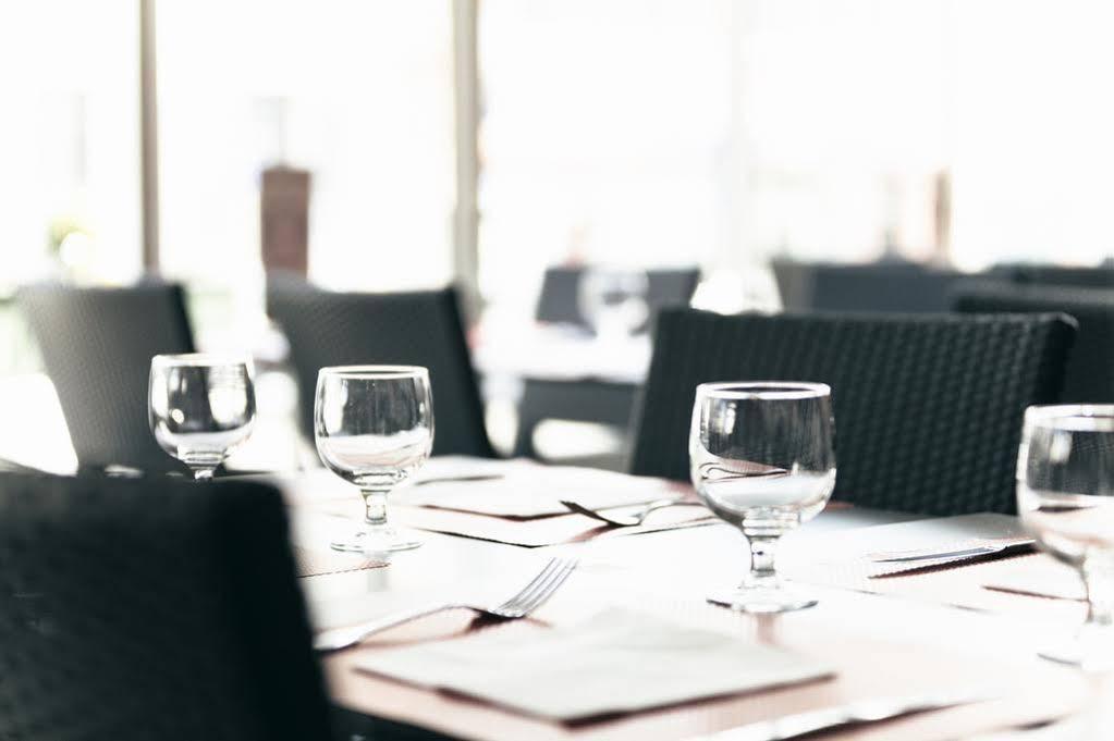 Hotel Brasserie Le Lion D'Or Мексимьё Экстерьер фото