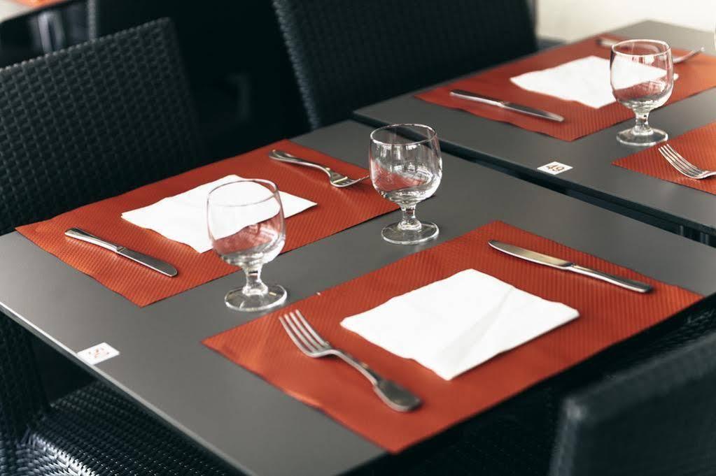 Hotel Brasserie Le Lion D'Or Мексимьё Экстерьер фото