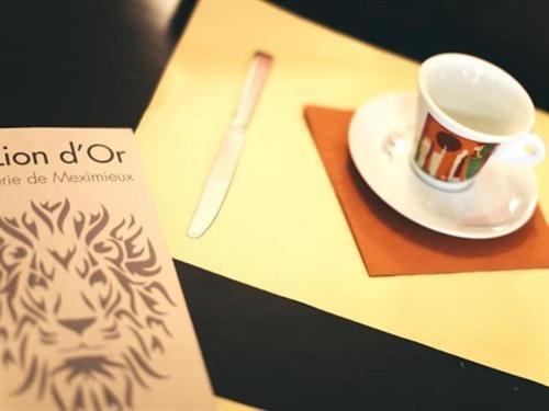 Hotel Brasserie Le Lion D'Or Мексимьё Экстерьер фото